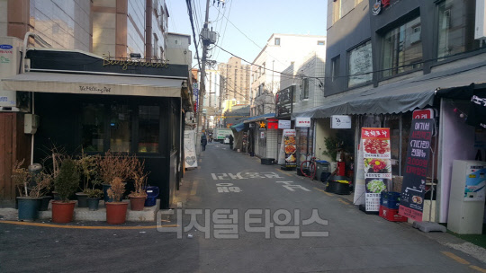서울 관악구 샤로수길 전경<상가정보연구소 제공>